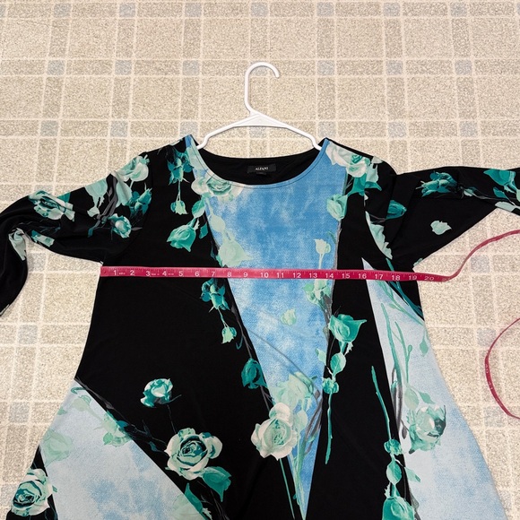 Alfani Black and Blue Floral Tunic Grandmacore - Picture 5 of 7